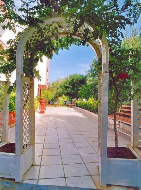 Knossos Aparthotel Pánormos Buitenkant foto