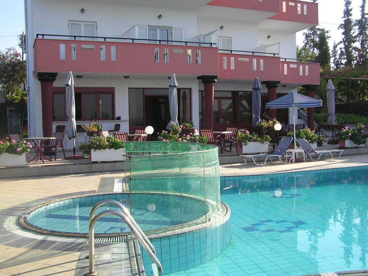 Knossos Aparthotel Pánormos Buitenkant foto