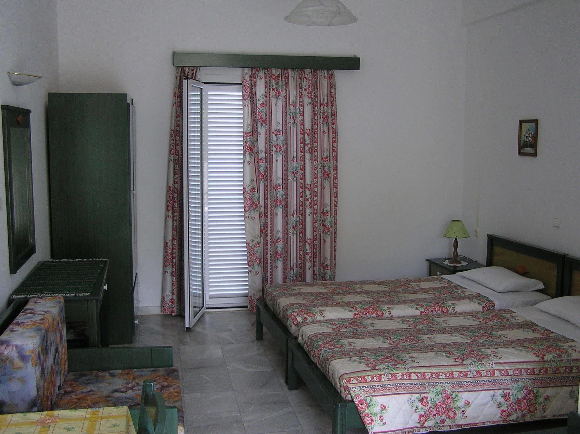Knossos Aparthotel Pánormos Buitenkant foto