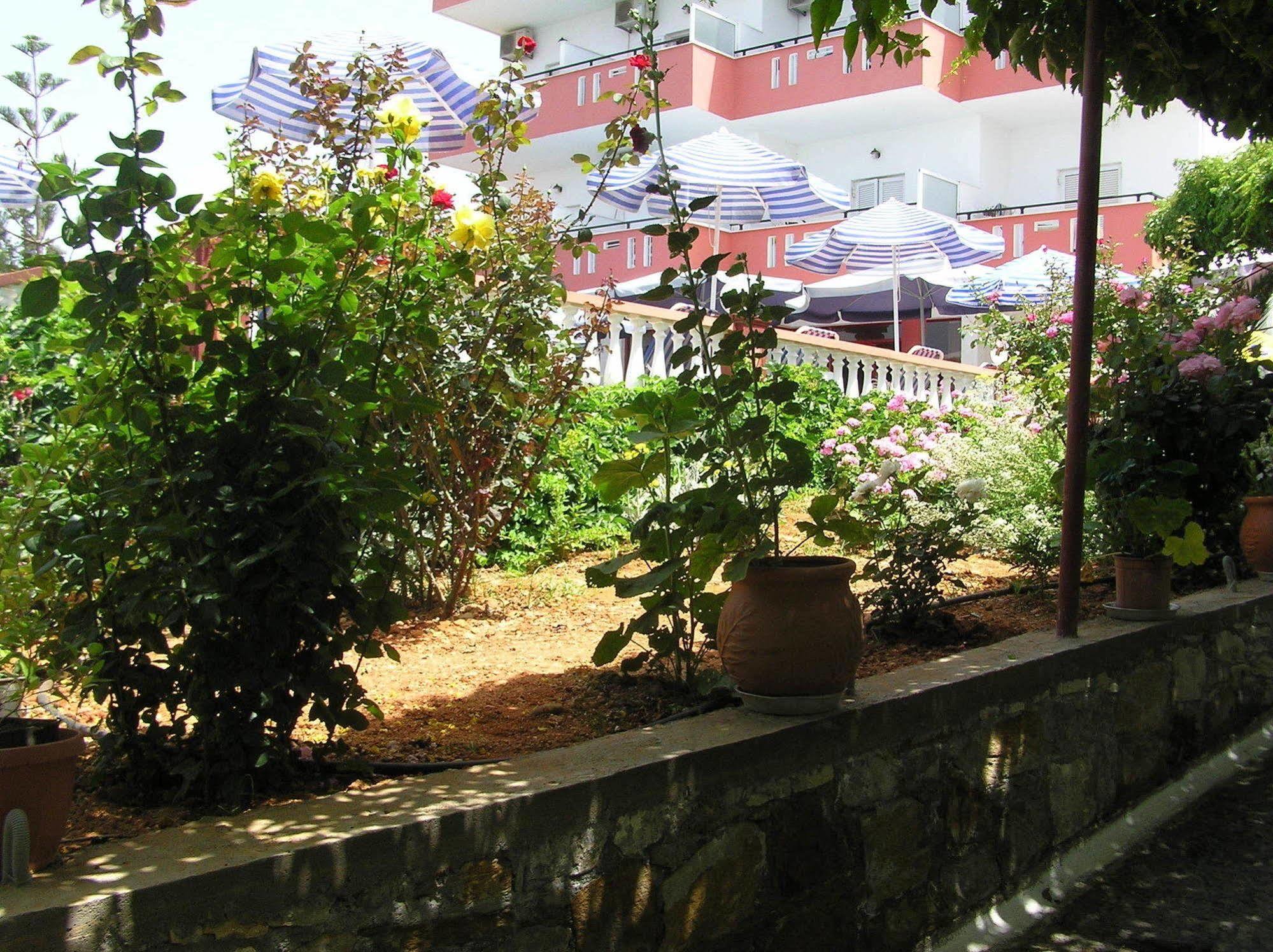 Knossos Aparthotel Pánormos Buitenkant foto